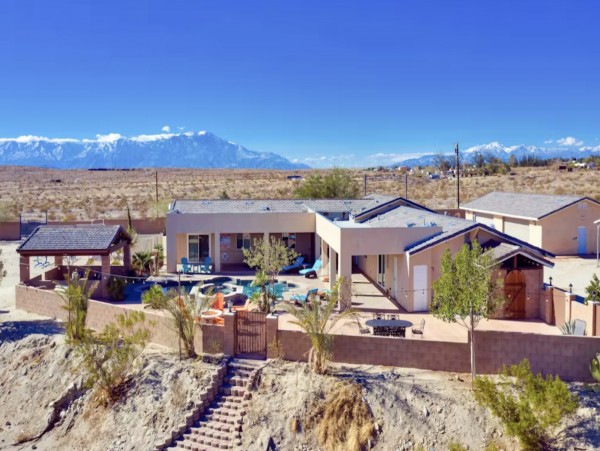 Gorgeous Palm Springs 5 Bedroom Home with Pool & Spa Sleeps 16